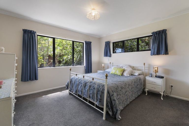 Photo of property in 8 Sunshine Place, Kelvin Grove, Palmerston North, 4414