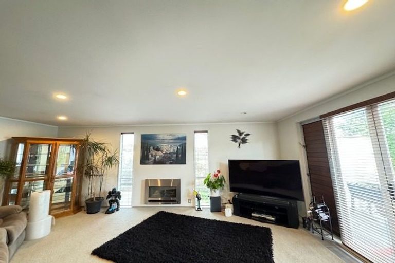 Photo of property in 1 Olwyn Place, Greenhithe, Auckland, 0632