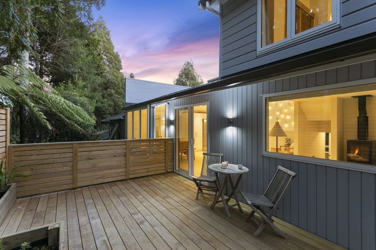 Photo of property in 1/24 Ridgewood Crescent, Birkenhead, Auckland, 0626