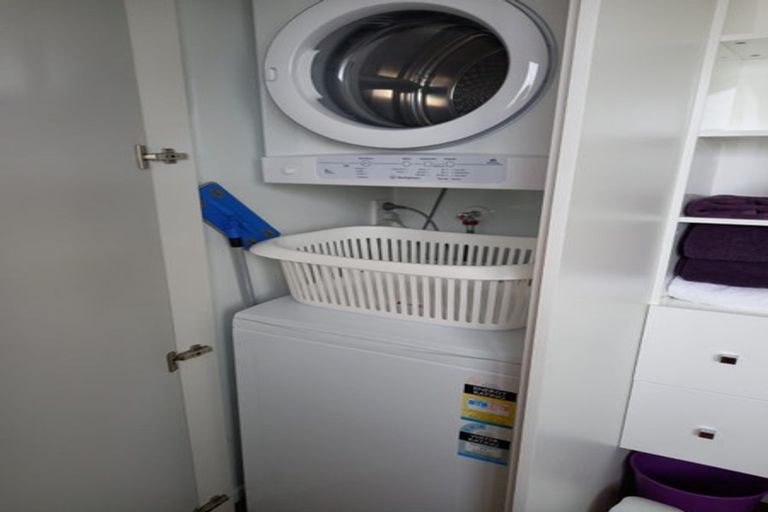 Photo of property in 1/15 Apu Crescent, Lyall Bay, Wellington, 6022