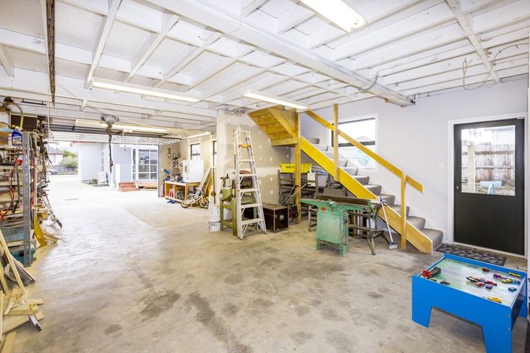 Photo of property in 18 Robertson Street, Elderslea, Upper Hutt, 5018