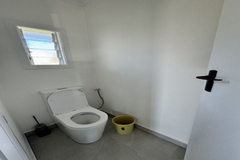 Photo of property in 1/1 Benders Avenue, Hillcrest, Auckland, 0627