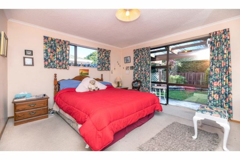 Photo of property in 2/9a Kingham Place, Avonhead, Christchurch, 8042