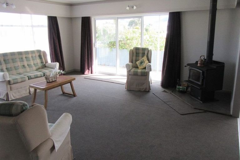 Photo of property in 30 Timaru Road, Waimate, 7924