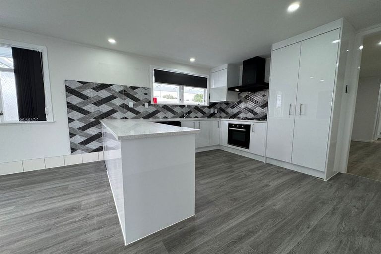 Photo of property in 13 Rountree Place, Conifer Grove, Takanini, 2112