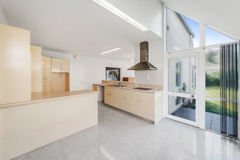 Photo of property in 12 Eversleigh Street, St Albans, Christchurch, 8014