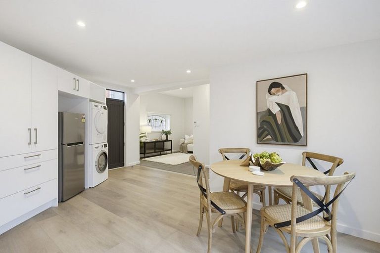 Photo of property in 121d The Parade, Island Bay, Wellington, 6023