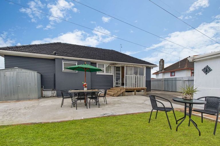 Photo of property in 8 Julian Place, Otara, Auckland, 2023