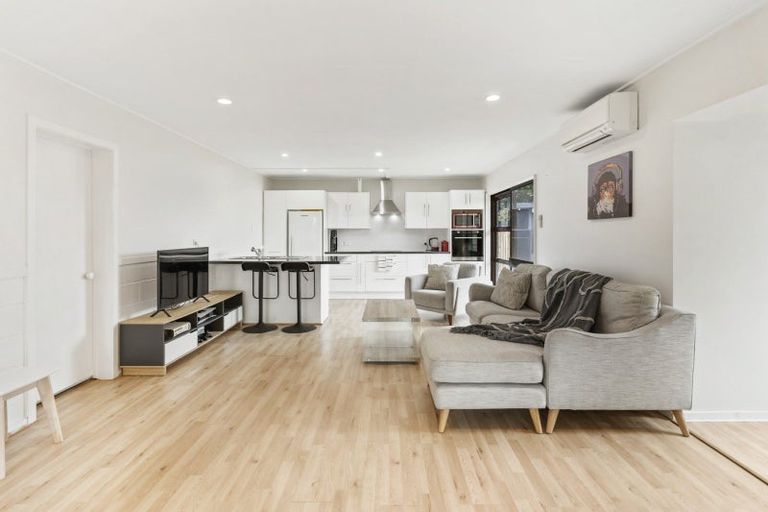 Photo of property in 36 Telstar Place, Beach Haven, Auckland, 0626