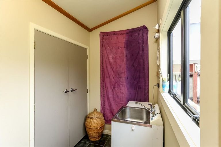 Photo of property in 28 Bulteel Street, New Plymouth, 4310