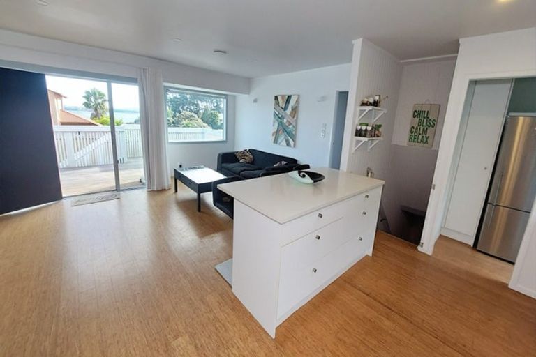 Photo of property in 1/5a Pullum Street, Birkenhead, Auckland, 0626