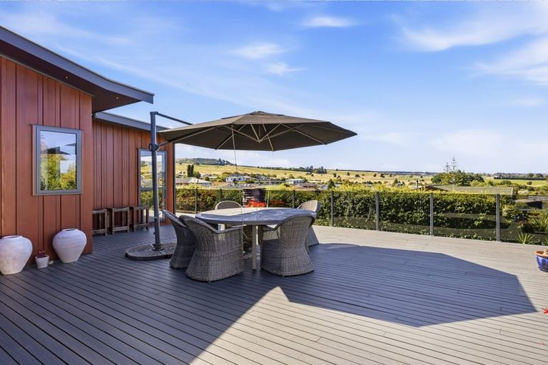 Photo of property in 2 Scenic Heights, Acacia Bay, Taupo, 3330