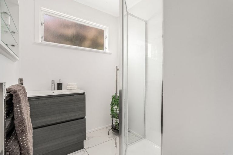 Photo of property in 18 Beazley Avenue, Paparangi, Wellington, 6037