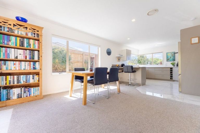 Photo of property in 8 Leanne Way, Waikanae Beach, Waikanae, 5036