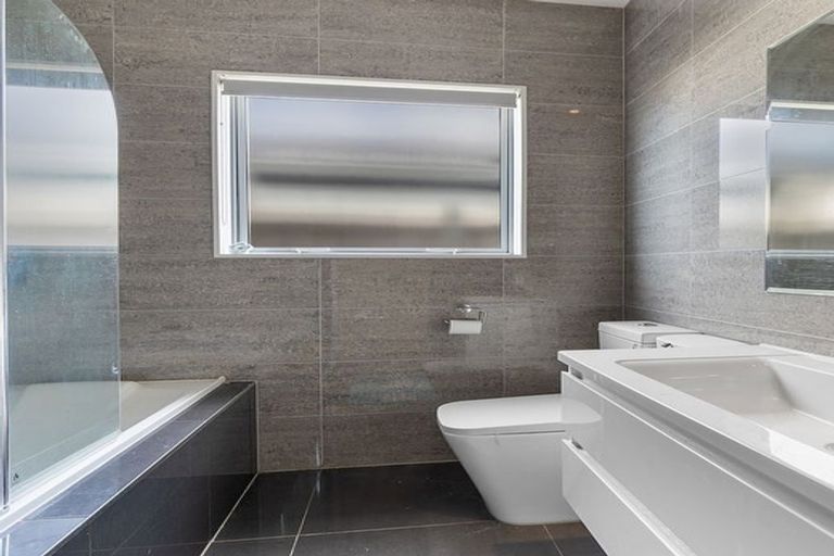 Photo of property in 12 Huarahi Pai Road, Huapai, Kumeu, 0810