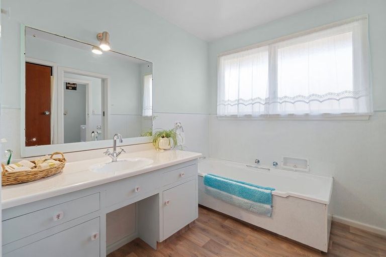 Photo of property in 146 Springs Road, Hornby, Christchurch, 8042