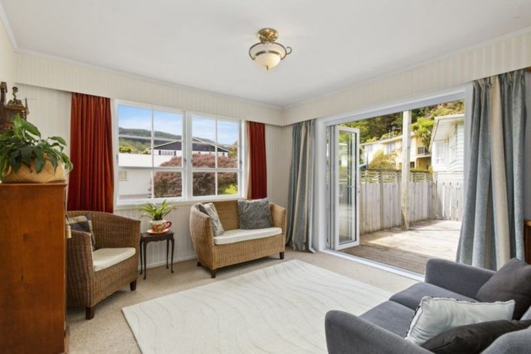 Photo of property in 13 Colonial Grove, Tawa, Wellington, 5028