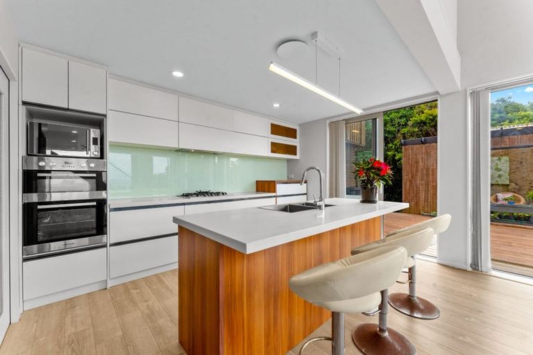 Photo of property in 126-128 Lax Crescent, Leigh, 0985