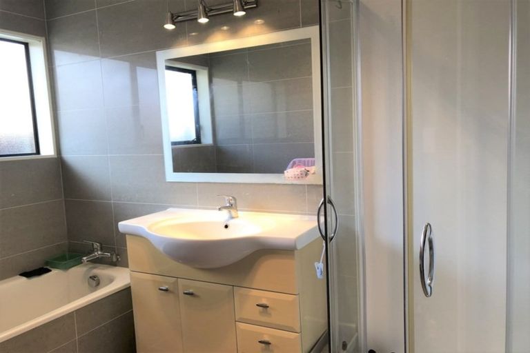 Photo of property in 1/32 Eastridge Court, Northpark, Auckland, 2013