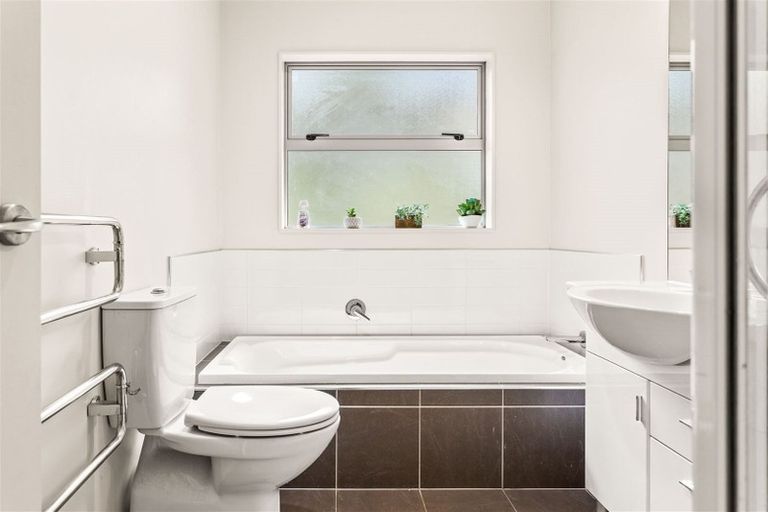 Photo of property in 2/72 Spinella Drive, Bayview, Auckland, 0629