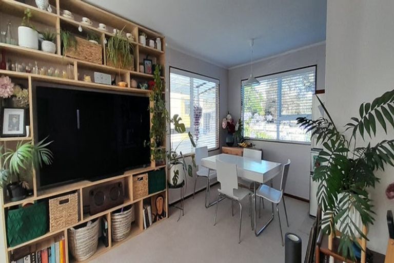 Photo of property in 104 Tauhinu Road, Miramar, Wellington, 6022