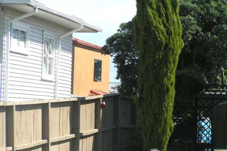 Photo of property in 2/102 Forrest Hill Road, Forrest Hill, Auckland, 0620