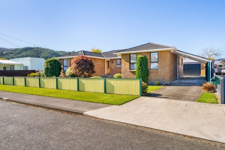Photo of property in 64 Golders Road, Elderslea, Upper Hutt, 5018