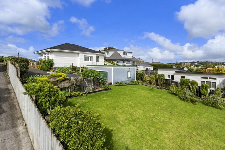 Photo of property in 904a East Coast Road, Northcross, Auckland, 0630