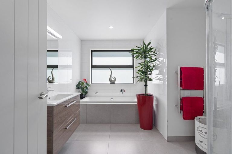 Photo of property in 148-152 Dublin Street, Martinborough, 5711