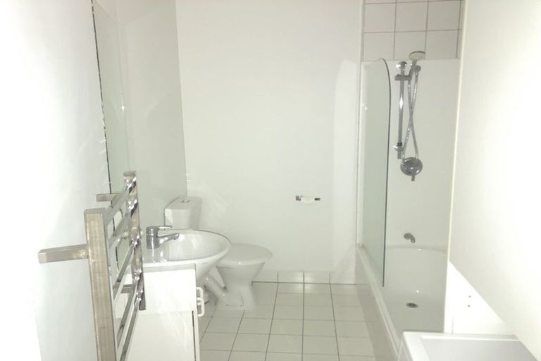 Photo of property in Terrace Garden Apartments, 9e/120 The Terrace, Wellington Central, Wellington, 6011