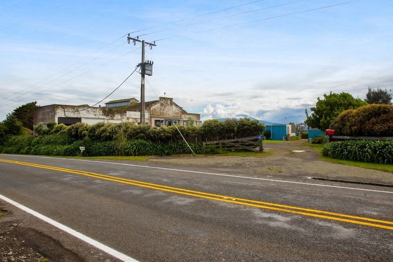 Photo of property in 2604 South Road, Otakeho, Hawera, 4678