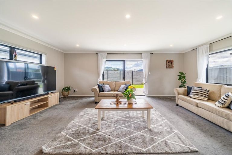 Photo of property in 36 Te Kaeaea Crescent, Wallaceville, Upper Hutt, 5018