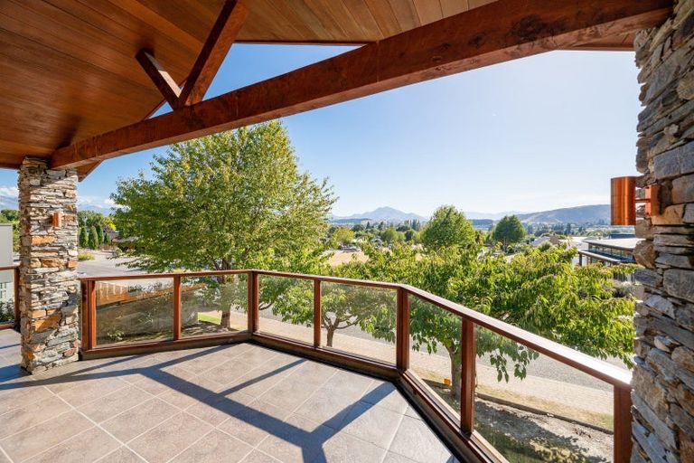 Photo of property in 32 Old Station Avenue, Wanaka, 9305