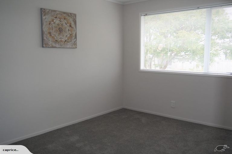 Photo of property in 17 Becker Drive, Weymouth, Auckland, 2103