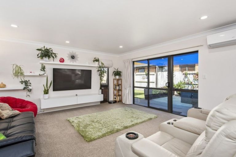 Photo of property in 104 Gravatt Road, Papamoa Beach, Papamoa, 3118