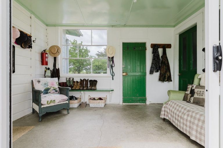 Photo of property in 300 Hinemoa Valley Road, Kaitawa, Pahiatua, 4981