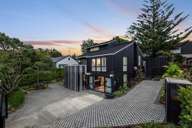 Photo of property in 3 Sandiacre Way, Browns Bay, Auckland, 0630