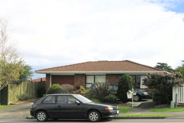 Photo of property in 3/131 Botany Road, Botany Downs, Auckland, 2010