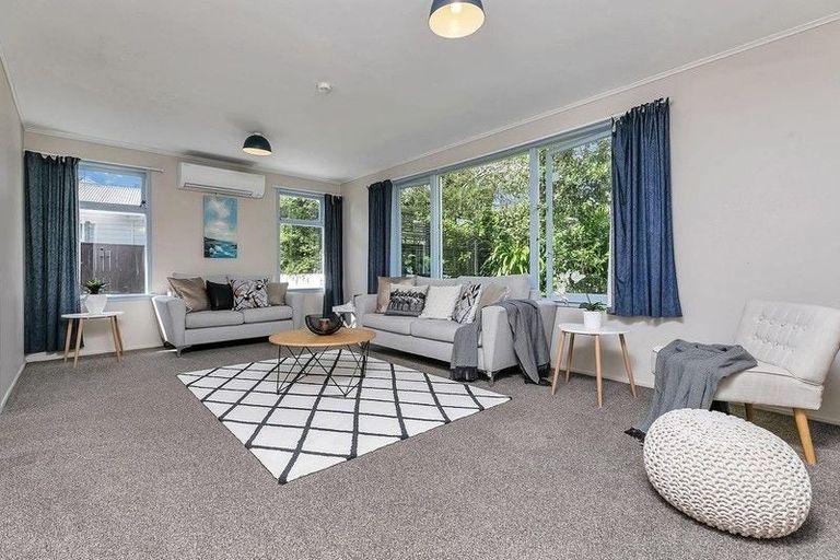 Photo of property in 1/25 Peach Road, Glenfield, Auckland, 0629