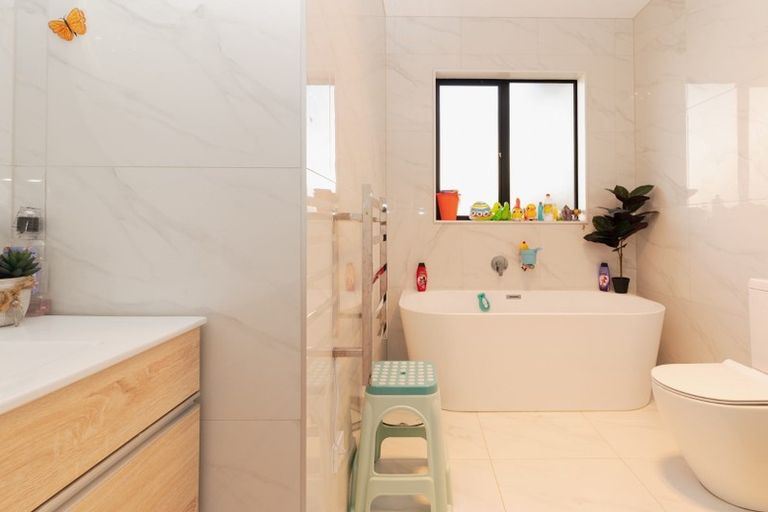 Photo of property in 58 Accolage Boulevard, Kumeu, 0810