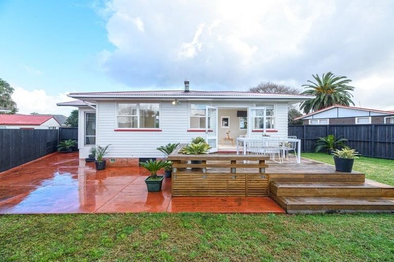 Photo of property in 13 Roby Street, Te Atatu Peninsula, Auckland, 0610