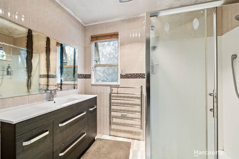 Photo of property in 2 Coburg Street, Henderson, Auckland, 0612