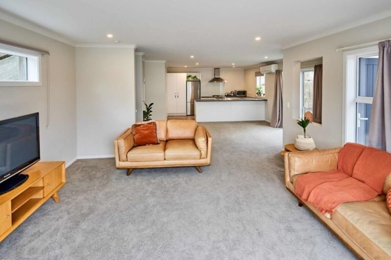 Photo of property in 7/20 Glanmire Road, Newlands, Wellington, 6037