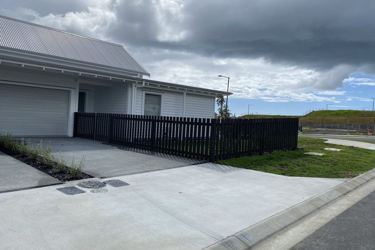 Photo of property in 2 Toka Lane, Red Beach, 0932