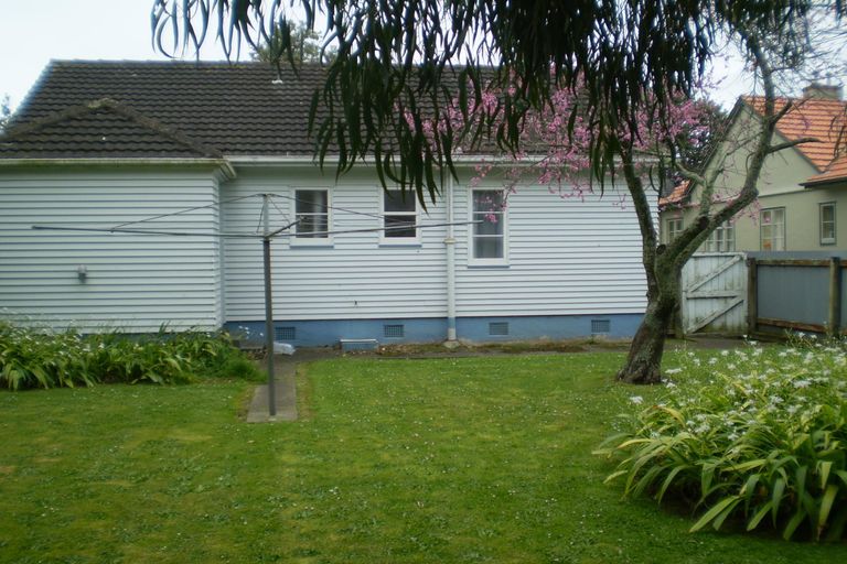 Photo of property in 222 College Street, West End, Palmerston North, 4412