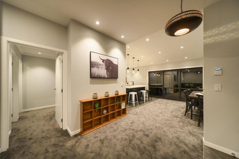 Photo of property in 3 Vaucluse Heights, Fitzherbert, Palmerston North, 4410