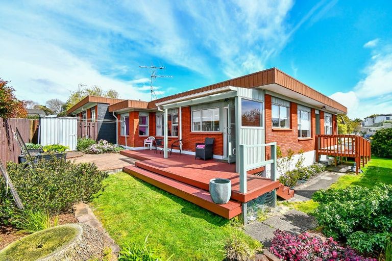 Photo of property in 8a Ashdown Place, Pahurehure, Papakura, 2113