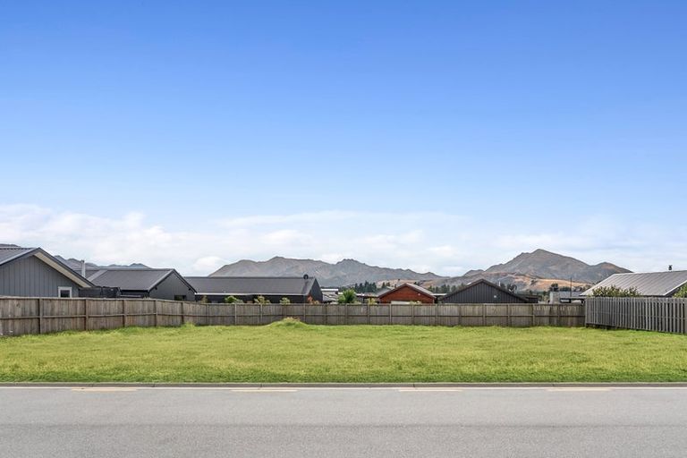 Photo of property in 6 Bargour Street, Wanaka, 9305