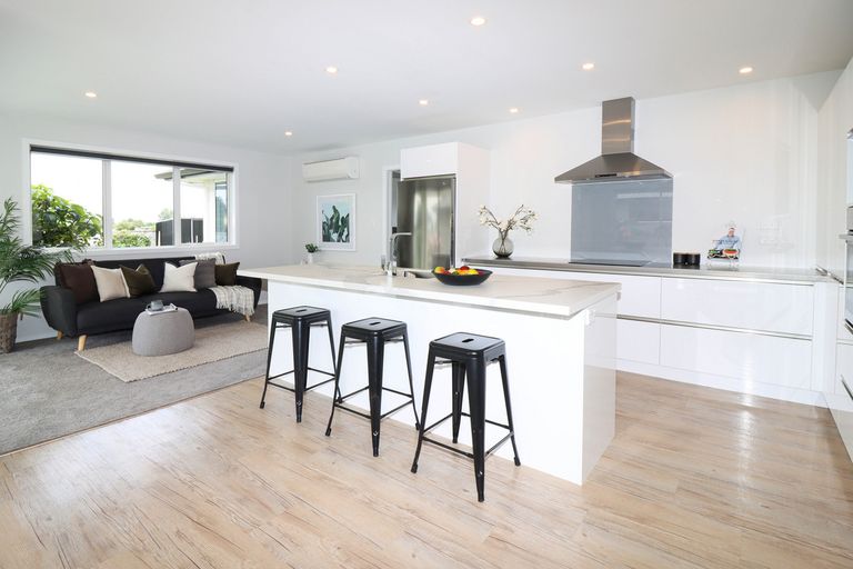 Photo of property in 28 Feist Street, Carterton, 5713