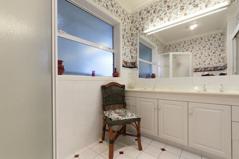 Photo of property in 10 Acklam Avenue, Otumoetai, Tauranga, 3110